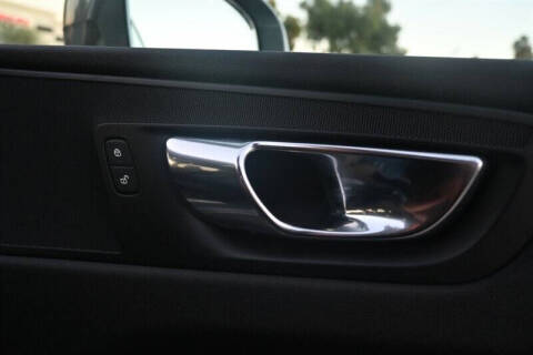 2020 Volvo XC60 T5 Momentum