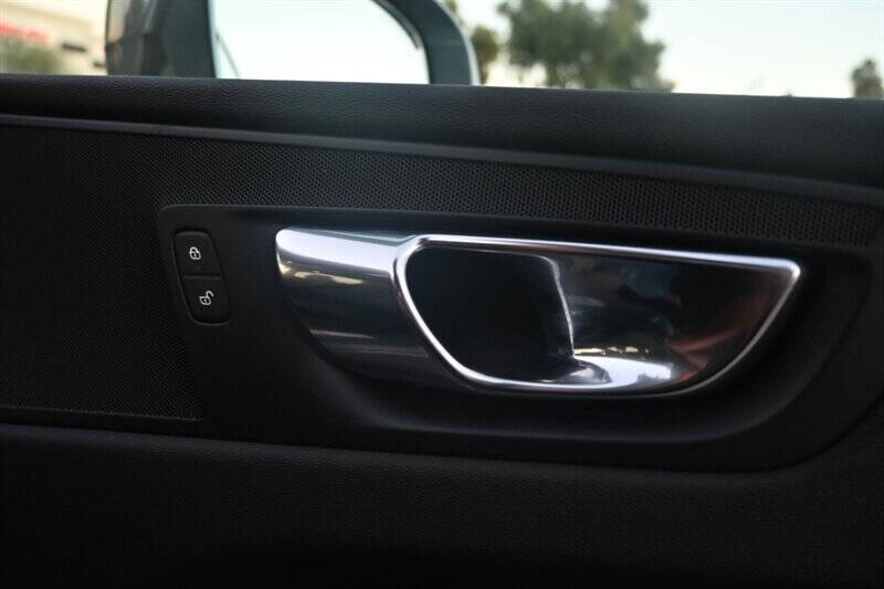 2020 Volvo XC60 T5 Momentum