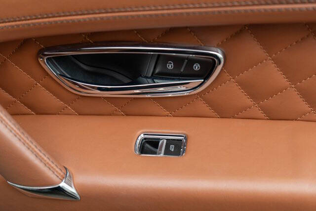 2017 Bentley Bentayga 35