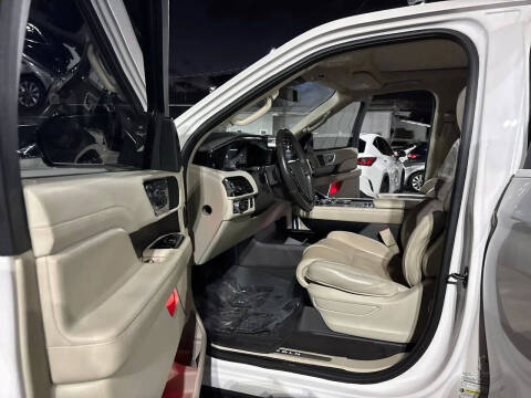 2019 Lincoln Navigator Select