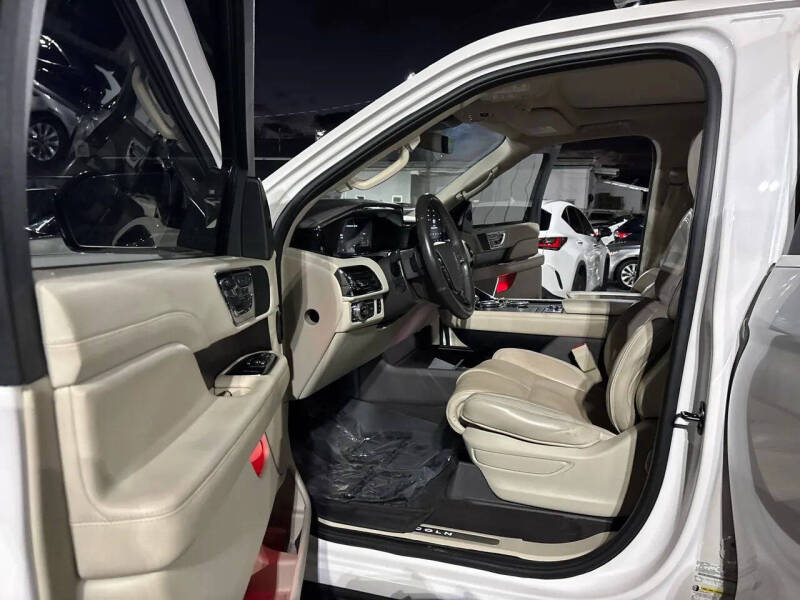 2019 Lincoln Navigator Select