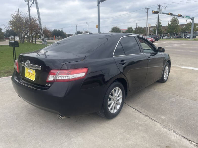 2011 Toyota Camry XLE photo 7