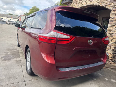 2015 Toyota Sienna LE 7-Passenger Auto Access Seat