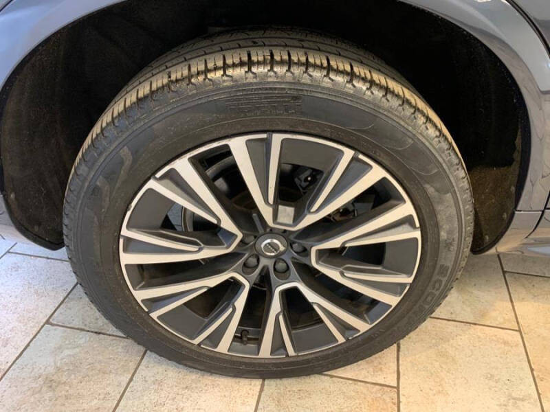 2022 Volvo XC90 T6 Momentum 7-Passenger