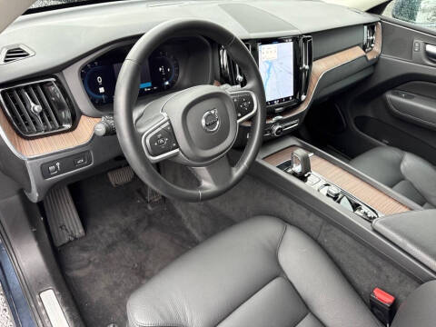 2022 Volvo XC60 B5 Momentum