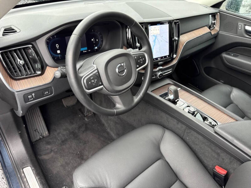 2022 Volvo XC60 B5 Momentum