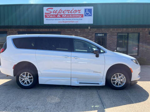 2024 Chrysler Voyager LX