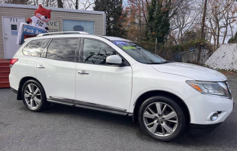 2014 Nissan Pathfinder for sale at PARK AVENUE AUTOS in Collingswood NJ