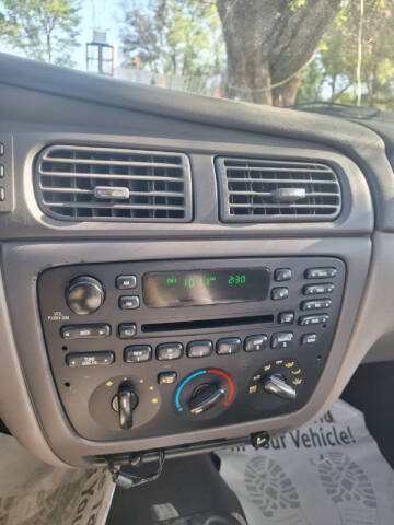 2005 Ford Taurus SE
