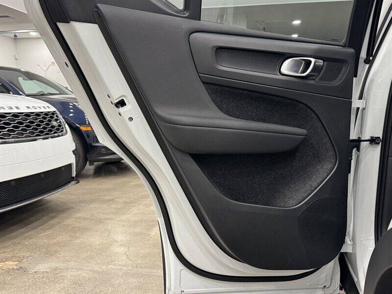 2025 Volvo XC40 B5 Core Bright Theme