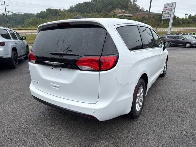 2026 Chrysler Voyager LX