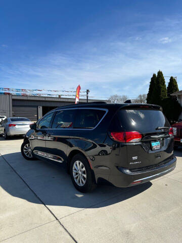 2017 Chrysler Pacifica Touring-L
