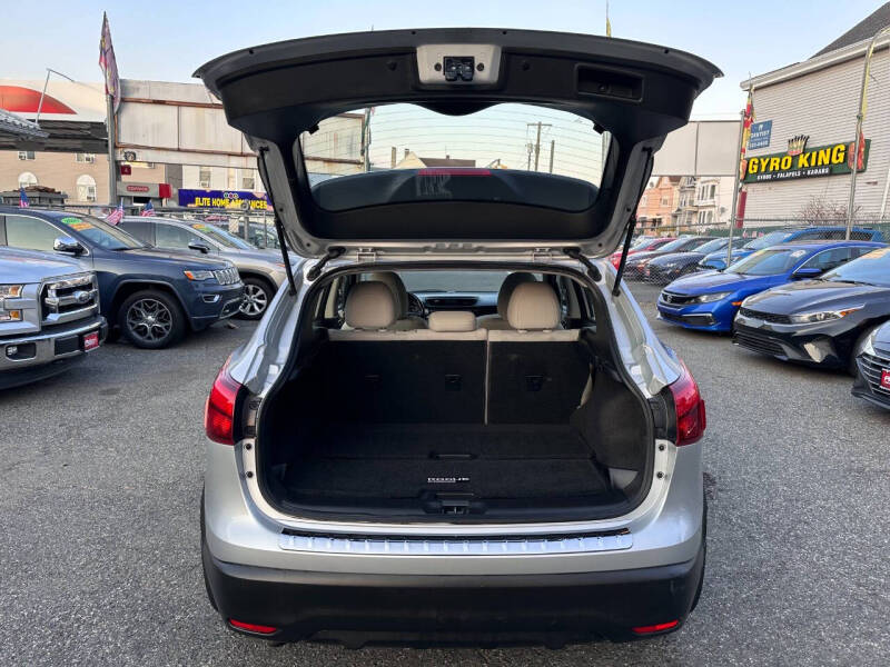 2018 Nissan Rogue Sport SV