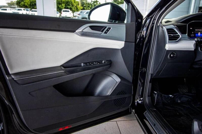 2025 Volkswagen Taos SE