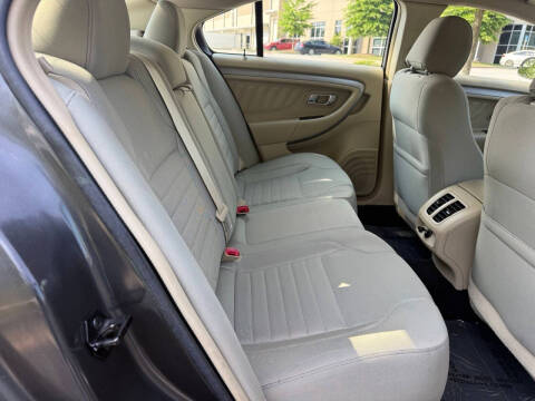 2016 Ford Taurus SE