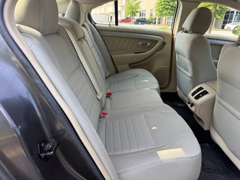 2016 Ford Taurus SE