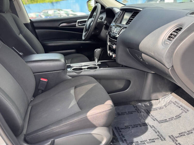 2020 Nissan Pathfinder S