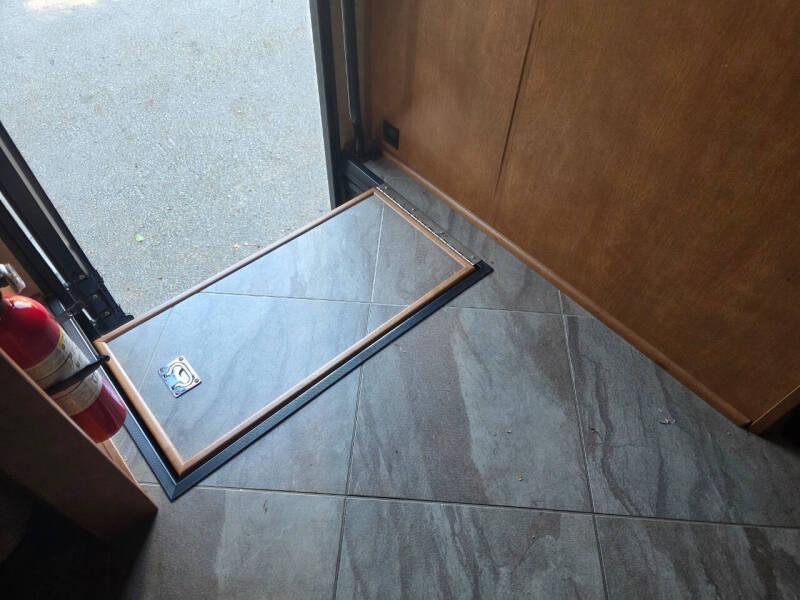 2017 Winnebago Adventurer 37