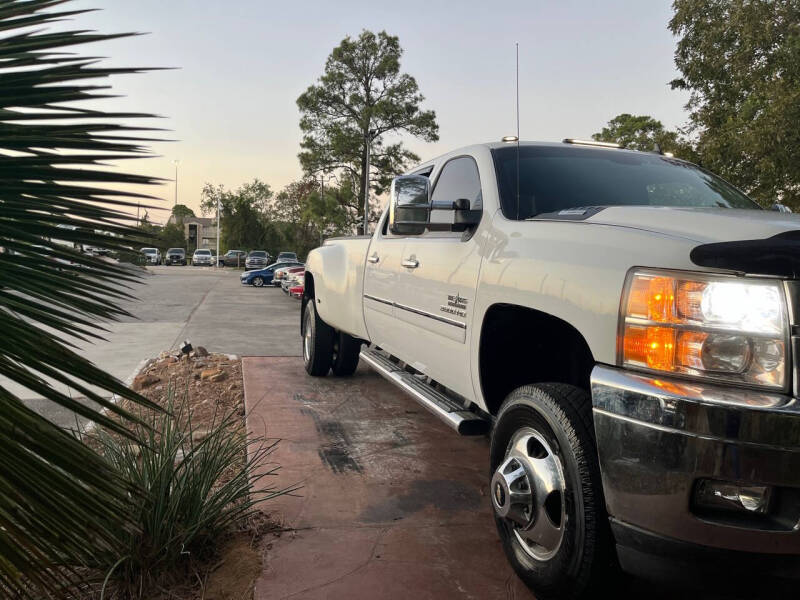 2013 Chevrolet Silverado 3500HD LT photo 10