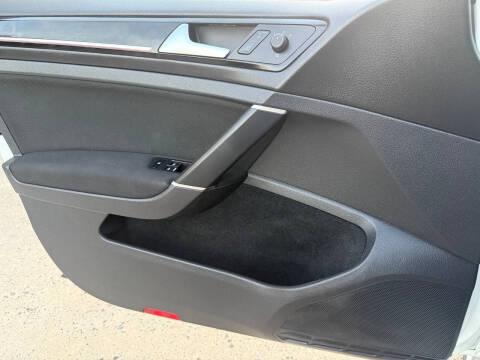 2017 Volkswagen Golf GTI S