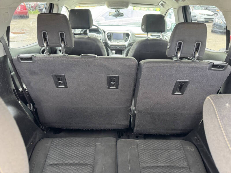 2017 GMC Acadia SLE-2