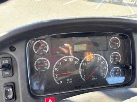 2004 Freightliner M2 106