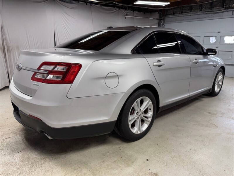 2016 Ford Taurus SE