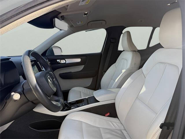 2022 Volvo XC40 T5 Momentum