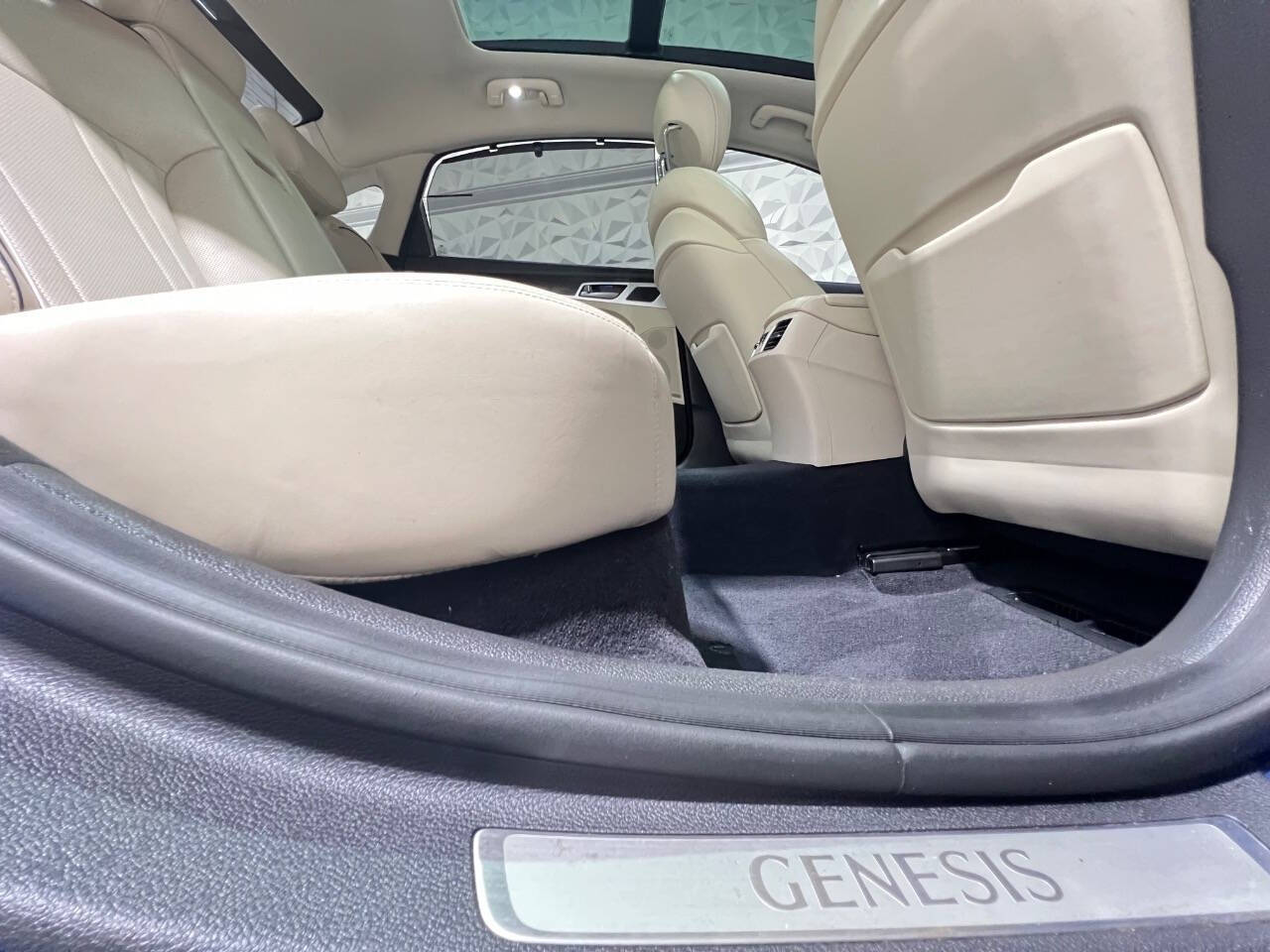 2016 Hyundai Genesis Base photo 29