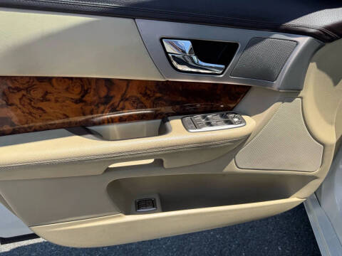 2009 Jaguar XF Luxury