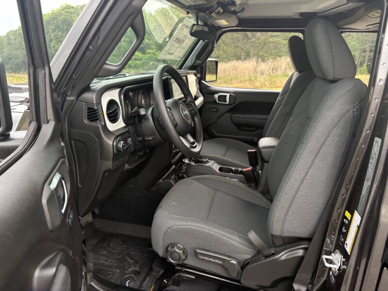 2025 Jeep Gladiator Sport