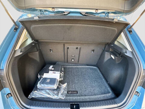 2025 Volkswagen Taos SE 4Motion