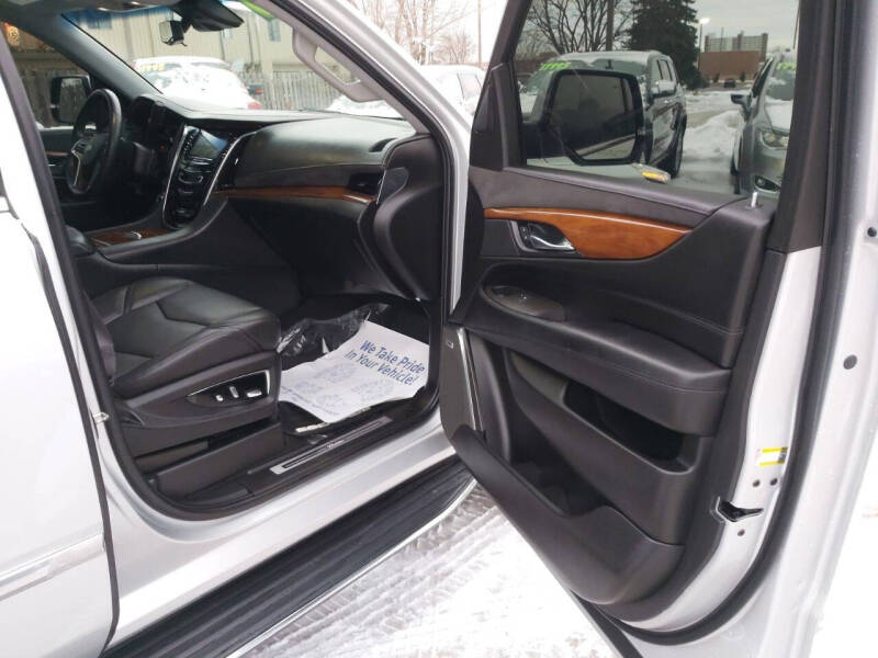 2017 Cadillac Escalade Luxury