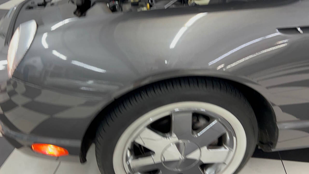 2003 Ford Thunderbird 39