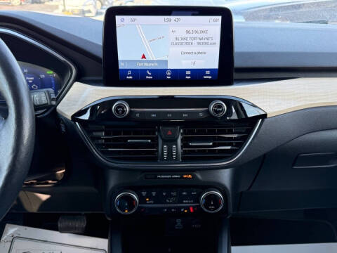 2022 Ford Escape Hybrid Titanium