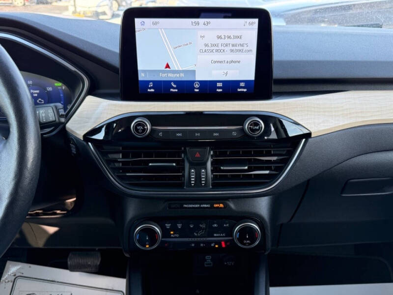 2022 Ford Escape Hybrid Titanium