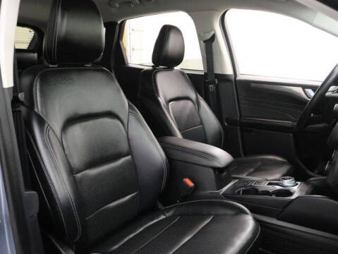 2022 Ford Escape Hybrid Titanium