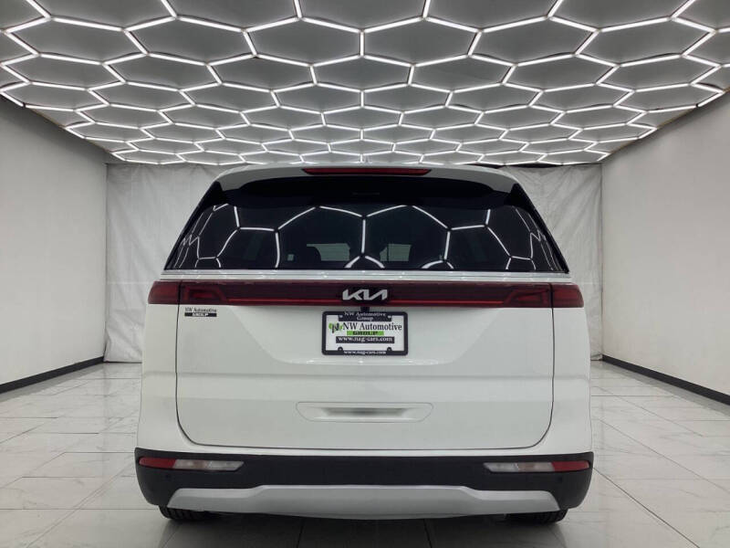 2023 Kia Carnival LX