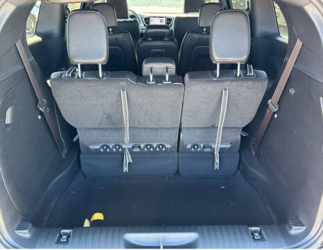 2027 Chrysler Pacifica Select