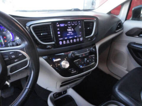 2017 Chrysler Pacifica Touring-L