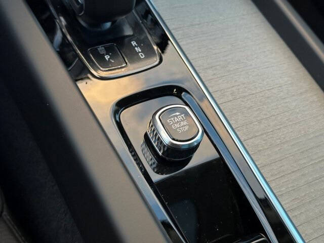 2025 Volvo XC60 T8 Plus Dark Theme