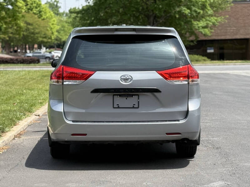 2012 Toyota Sienna Base 7-Passenger