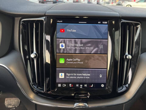 2025 Volvo XC60 B5 Core Dark Theme