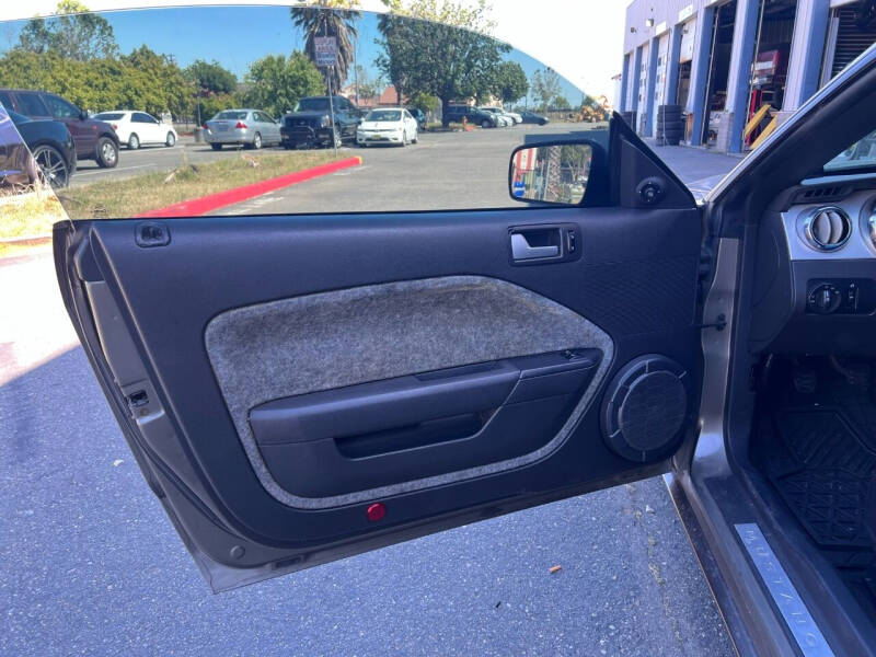 2005 Ford Mustang GT Premium