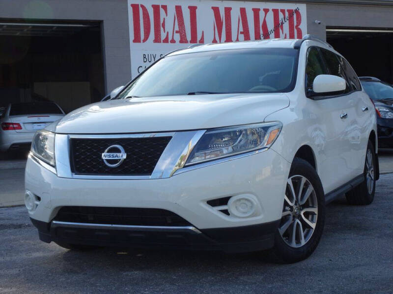 2015 Nissan Pathfinder for sale at Deal Maker of Gainesville in Gainesville FL