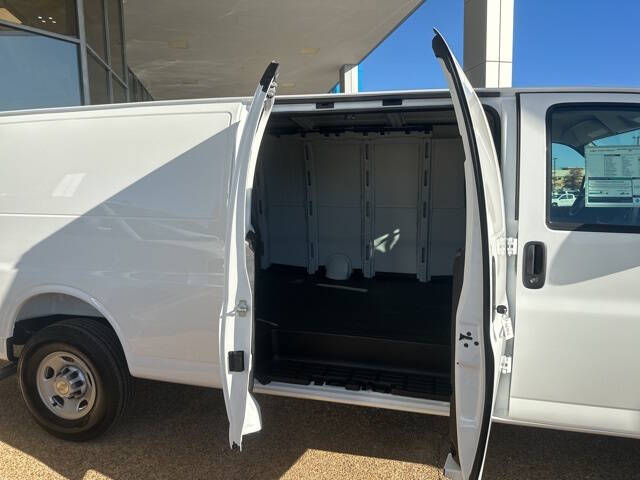 2025 Chevrolet Express 2500