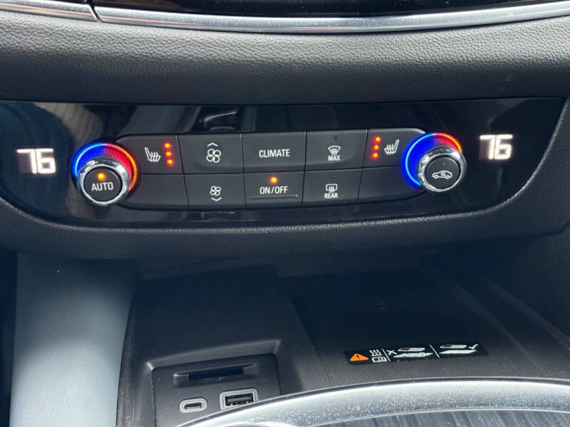 2024 Buick Enclave Essence