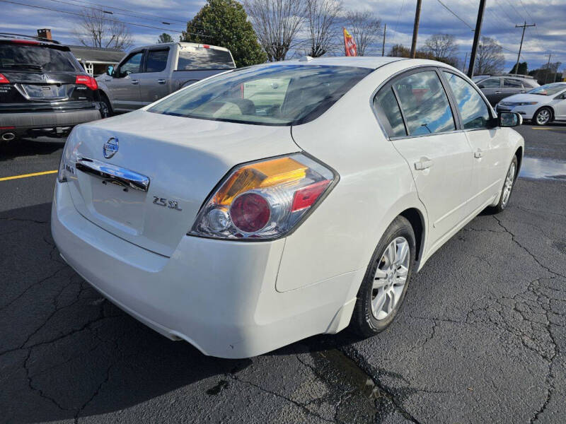 2010 Nissan Altima S photo 6