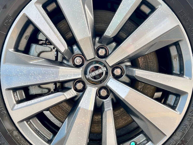 2022 Nissan Pathfinder SL