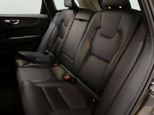 2025 Volvo XC60 B5 Core Dark Theme